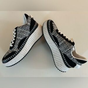 Universal Thread Black and White Woven Sneakers